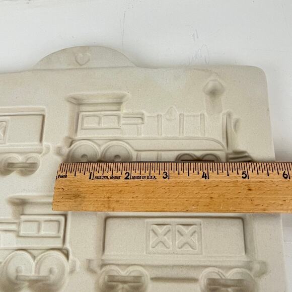 Pampered Chef Stoneware Mold Family Heritage Home Town Train - Picture 6 of 6